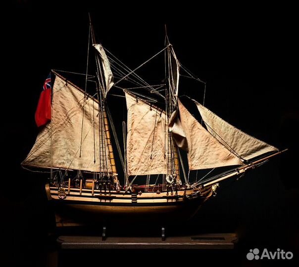 Модель парусного корабля