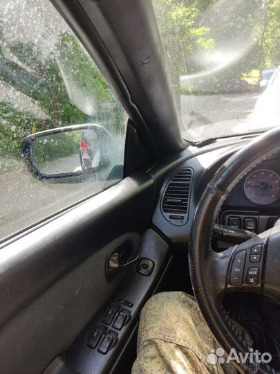 Стекла боковые передние mazda 323f ba