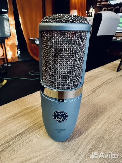 AKG Perception 420 Студийный микрофон