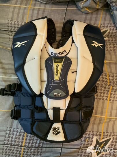 Нагрудник хоккейный вратарский reebok 9k YTL