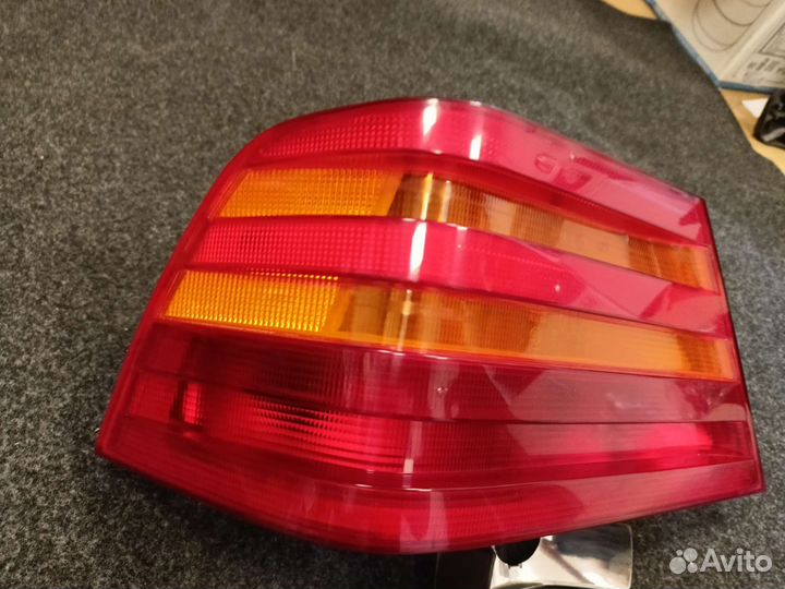 Фонарь задний левый mercedes W140