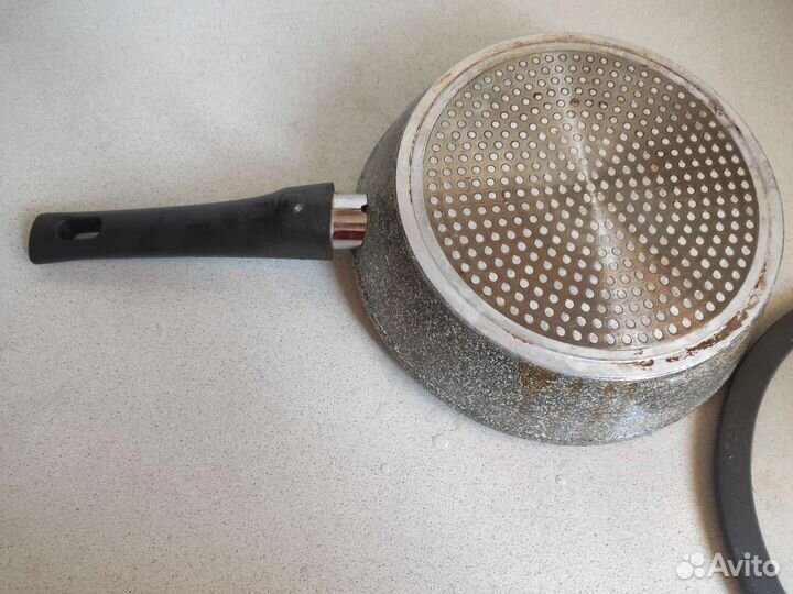 Сковорода, крышки для сковороды, кастрюль