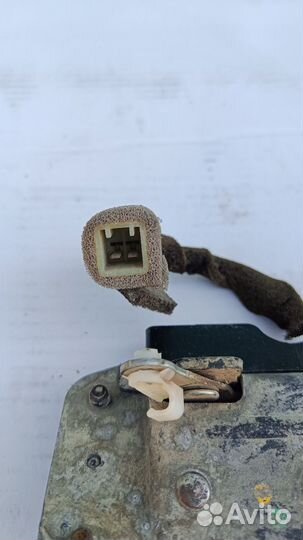 Замок багажника Toyota Land Cruiser 100 1998-2007