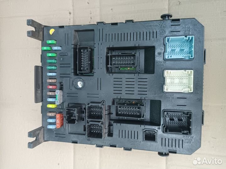 Блок предохранителей в салон Citroen C5 2004-2008