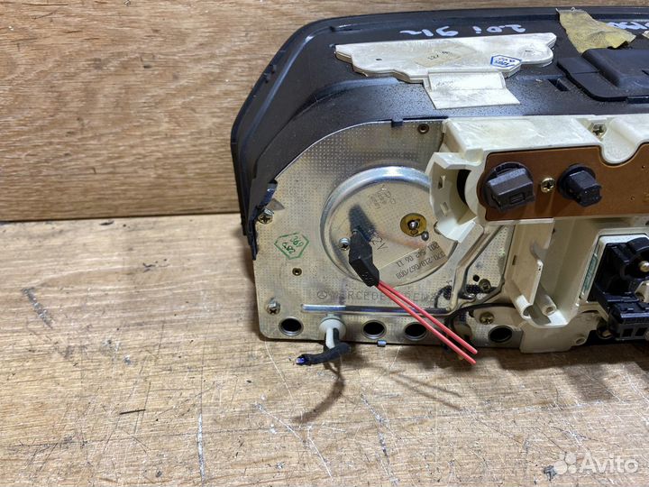 Панель приборов Mercedes W201 бензин 112501