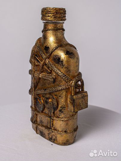 Бутылка для спиртного с декором