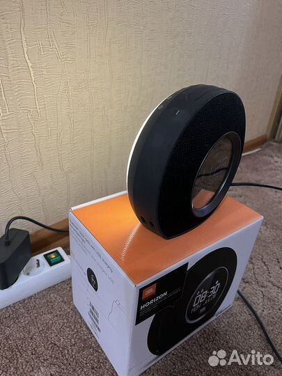 Колонка-часы JBL horizon