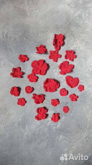 Вязаные цветы и листочки ручной работы