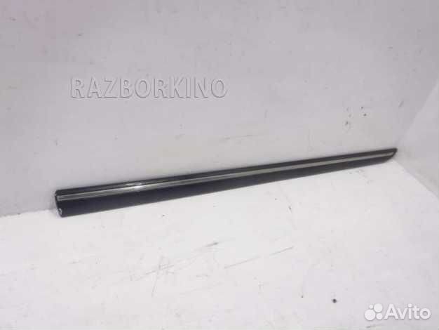 Накладка двери передней правой