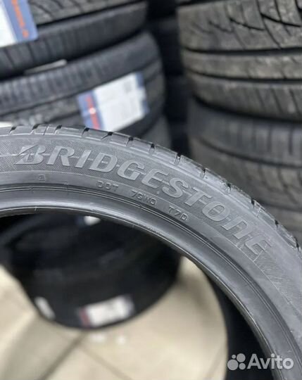 Bridgestone Dueler H/P Sport 285/40 R21 и 315/35 R21 111Y