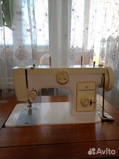 Швейная машина Чайка 132м
