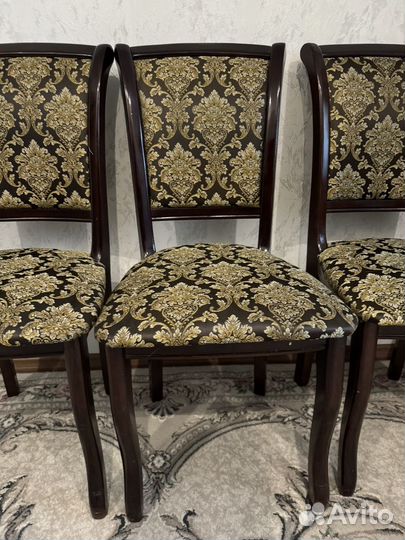 Кухонный стол и стулья