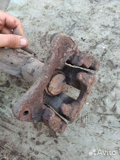 Суппорт задний правый Ниссан альмера n16