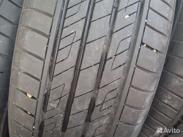 Kumho Solus HS63 215/60 R17 96H