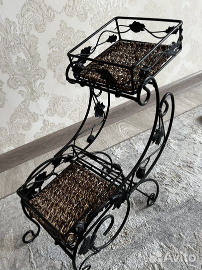 Кованная подставка для цветов