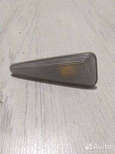 Повторитель поворотника в Крыло в Зеркало Renault