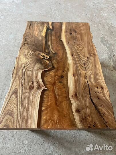 Стол из слэба карагача река
