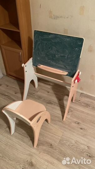 Продам детский стол с доской для рисования