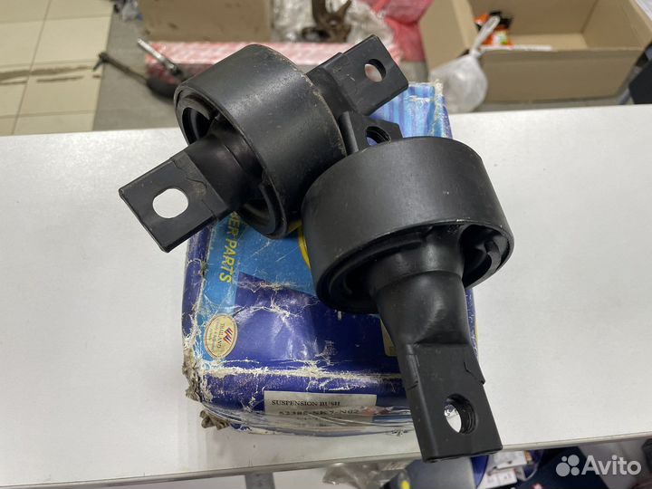 Саленблоки задних рычагов honda 52385SK7N02