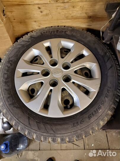 Комплект колёс на дисках с колпаками