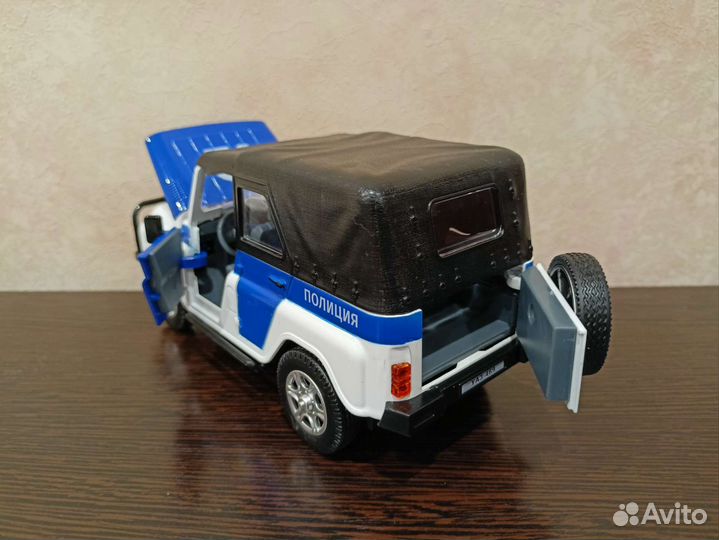 УАЗ 469 Металлическая модель 1/24 новая