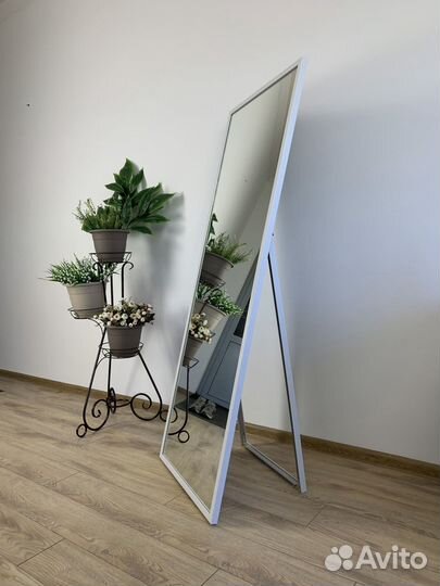 Зеркало напольное в белой раме