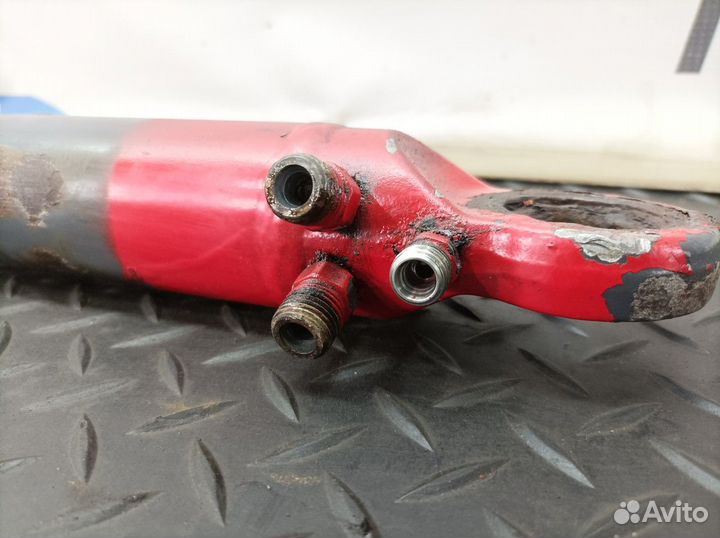 1444742 Цилиндр подъема кабины