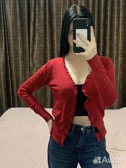 Красный кардиган