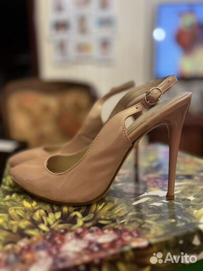 Туфли лаковые 39