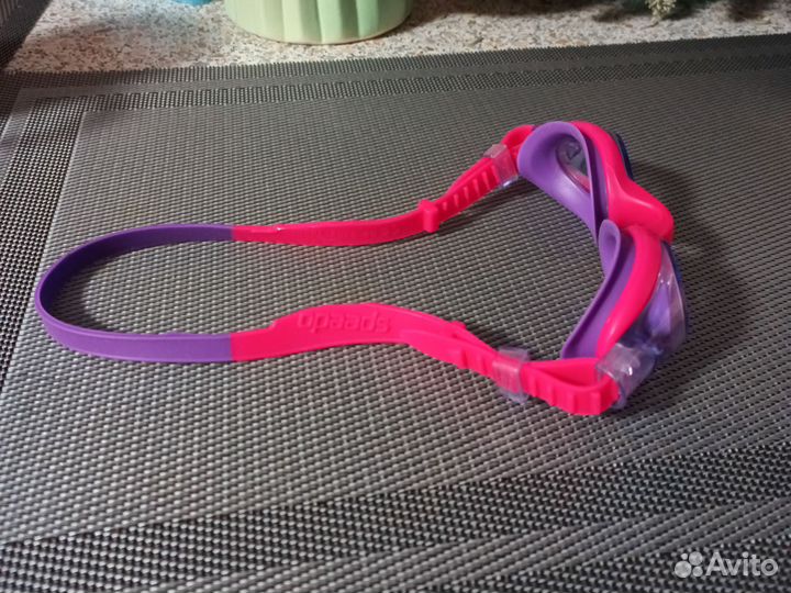 Очки и шапочка для плавания