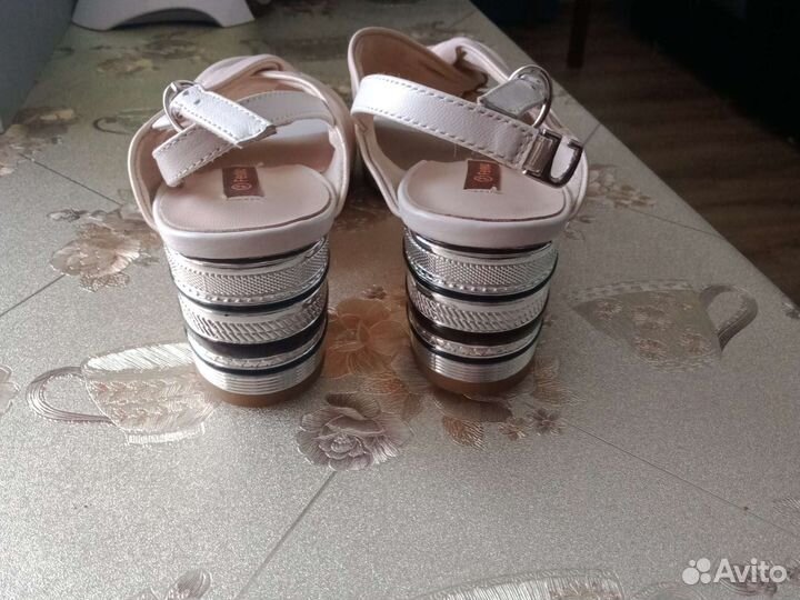 Босоножки женские