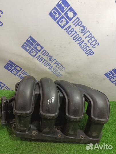 Впускной коллектор Toyota Avensis универсал 1.8