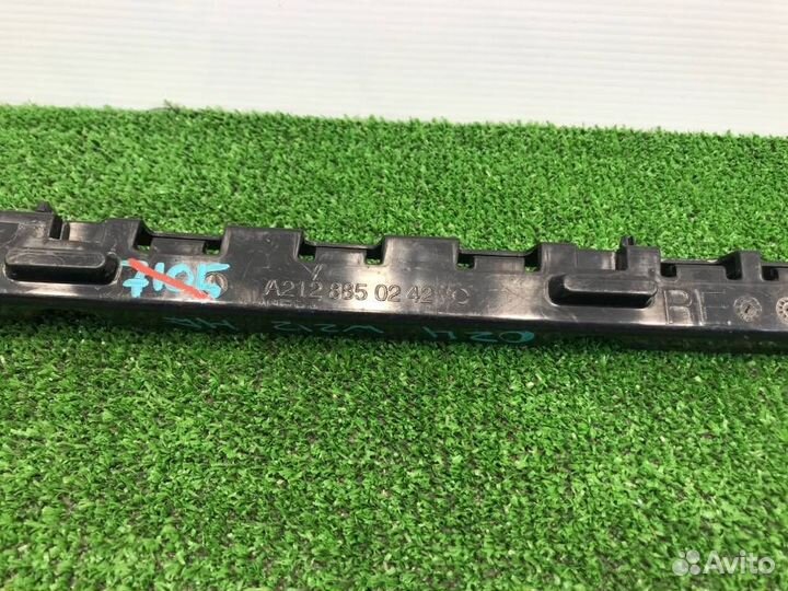 Кронштейн бампера задний правый Mercedes-Benz