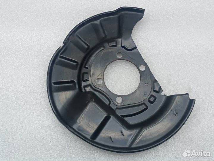 Пыльник тормозного диска задний правый Toyota