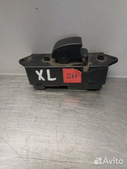 Кнопка стеклоподъемника передняя левая Mitsubishi