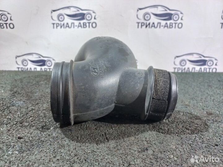 Патрубок воздушного фильтра Kia Sorento XM G4KE