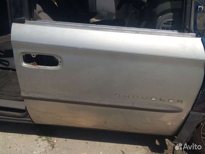 Дверь передняя левая Крайслер вояжор 4