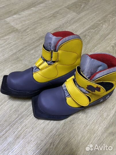 Лыжные ботинки 32