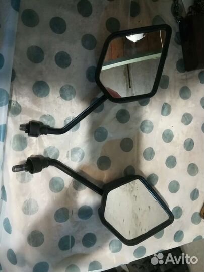 Зеркало заднего вида на мотоцикл