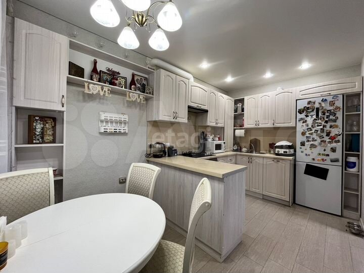 2-к. квартира, 52 м², 2/3 эт.