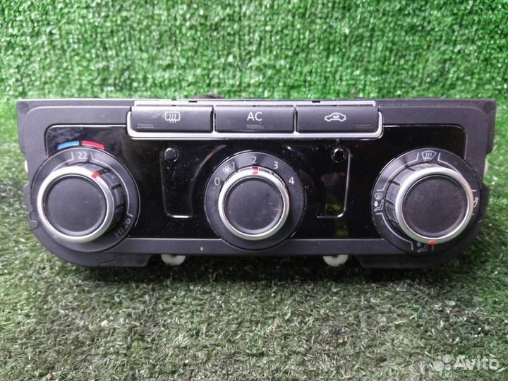 Блок управления печкой Volkswagen Tiguan (2007-20