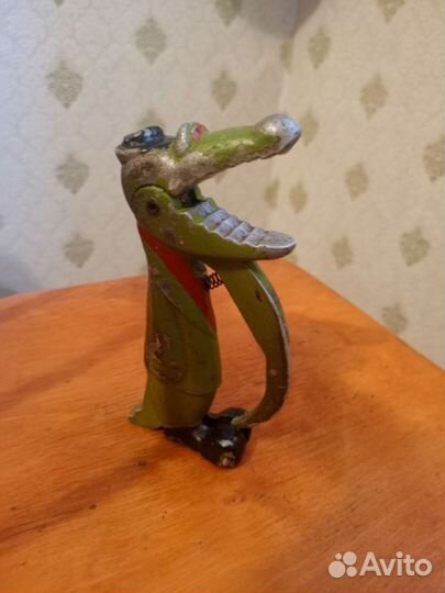 Редкий металлический орехокол