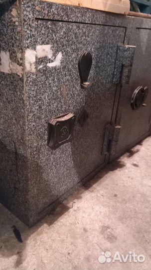 Металический сейф