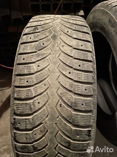Bridgestone Blizzak Spike-01 245/65 R17 111T