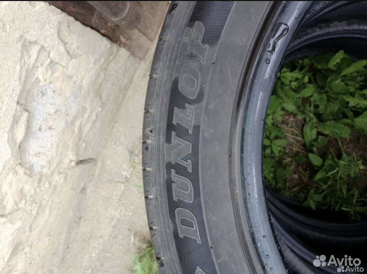 Dunlop Axiom Plus 215/55 R17