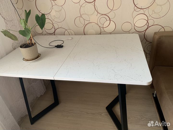 Кухонный стол