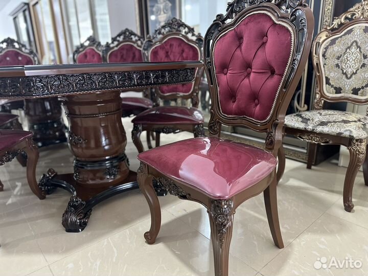 Стол и стулья