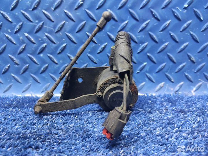 Датчик просвета передний правый Cadillac Escalade