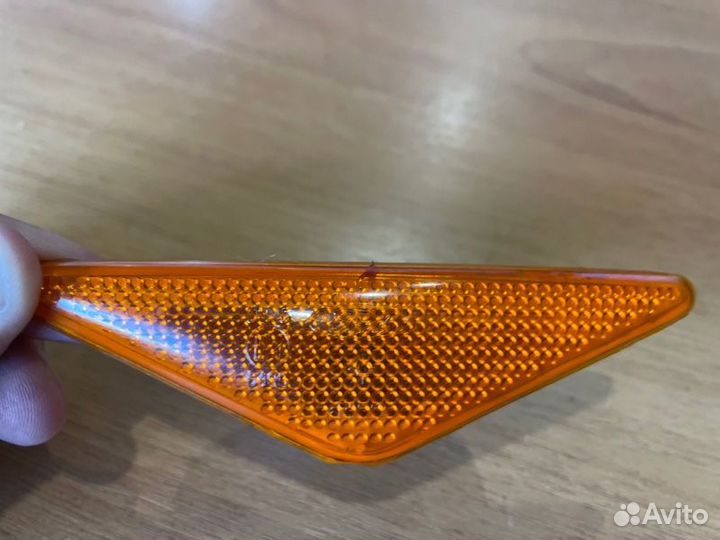 Повторитель поворота передний правый Ford Focus 1
