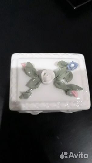Продам фарфоровую шкатулку